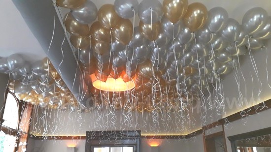 Ballonhimmel bzw. Ballon Himmel mit Heliumballons an der Decke
