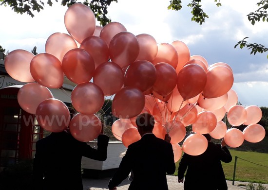 Bestattung Hannover: Luftballons mit Helium zur Beerdigung