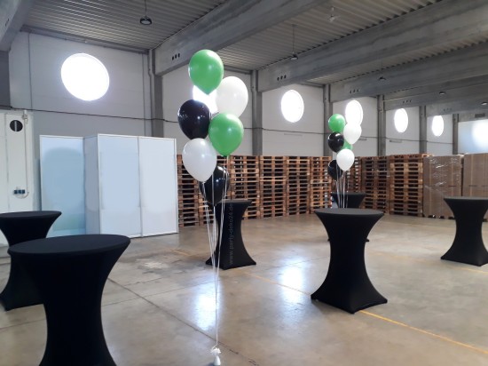 Schlichte elegante Event Deko mit Ballon Bouquets Schlichte elegante Event Deko mit Ballon Bouquets