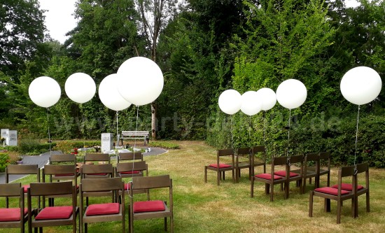 Hannover Beerdigung mit Luftballons bzw. Heliumballons