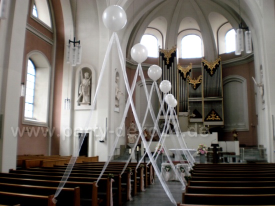 Kirchendeko: Kirche zur Hochzeit dekorieren