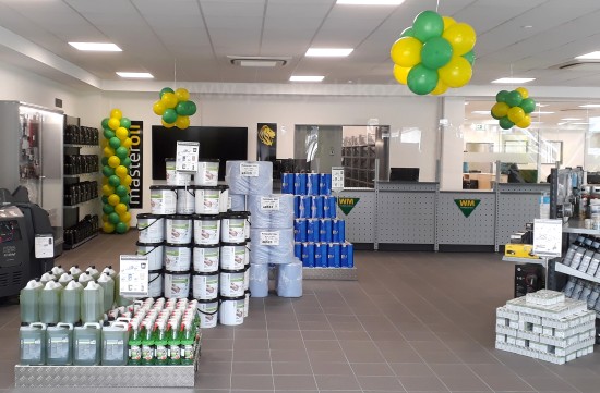 Ladendeko mit Luftballons