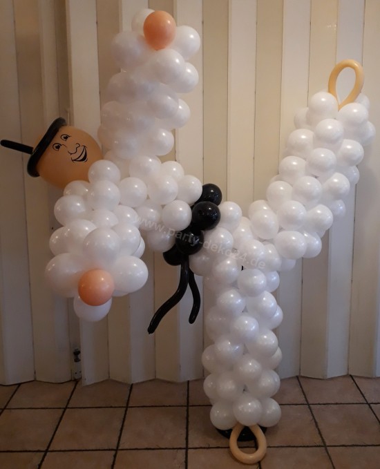 Figur aus Luftballons: Karate Kämpfer