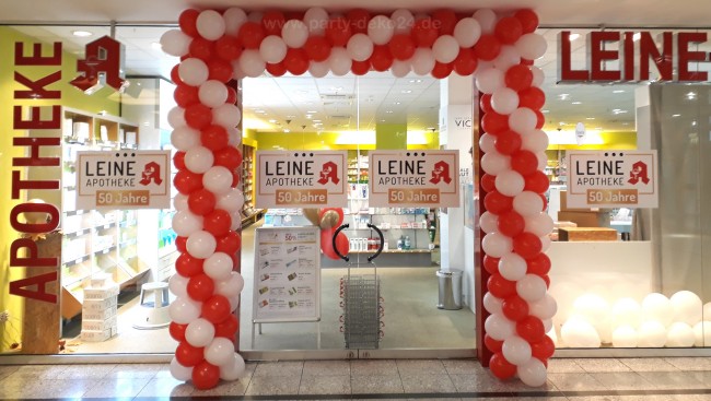 Luftballongirlande im Leine-Center Laatzen