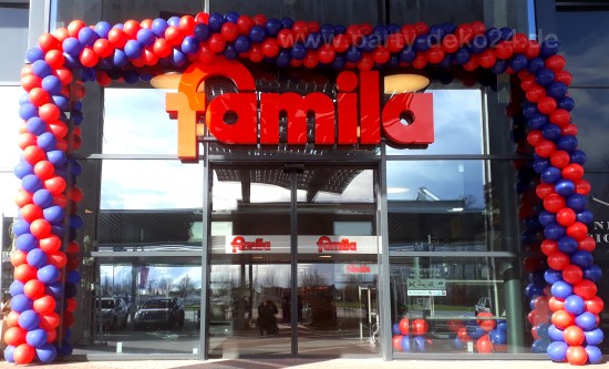 Besondere Werbung und Marketing zur Geschäftseröffnung mit Luftballongirlanden Besondere Werbung und Marketing zur Geschäftseröffnung mit Luftballongirlanden