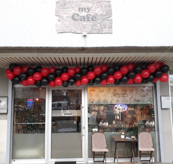 Zur Neueröffnung: Werbung mit Luftballons