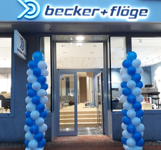 In Bad Nenndorf: Werbung mit Luftballons zur Neueröffnung